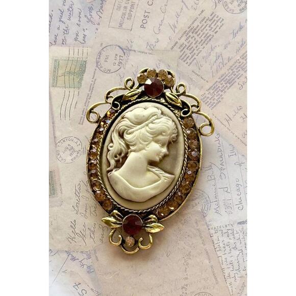Cameo Brooch Gold Tone Oval Lady Portrait Crystal Accents Elegant Pin - Picture 2 of 3